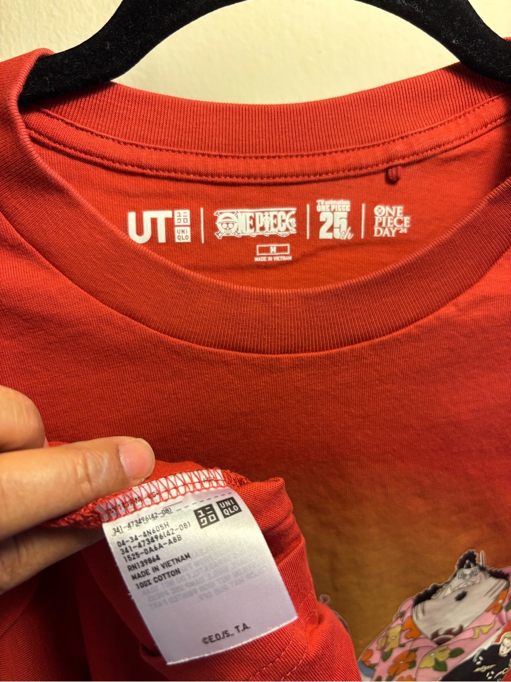 Uniqlo Graphic Tee with Colorful one piece Character Print - Medium - Picture 2 of 3